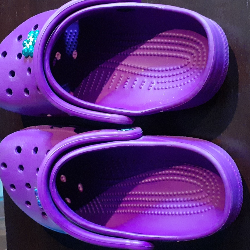 CROCS Kids Water Shoes in Vibrant Purple - Picture 2 of 4